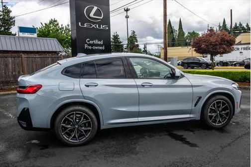 2025 BMW X4 xDrive30i