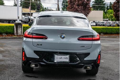 2025 BMW X4 xDrive30i