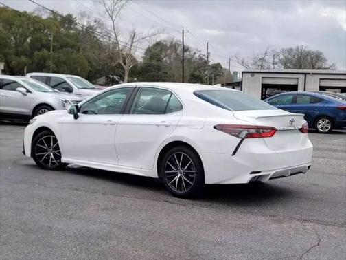 2022 Toyota Camry SE