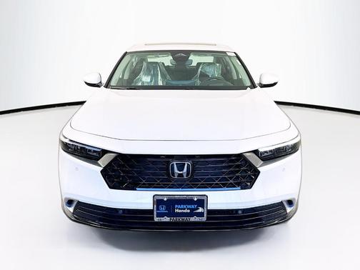 Platinum 2026 Honda Accord Hybrid Touring