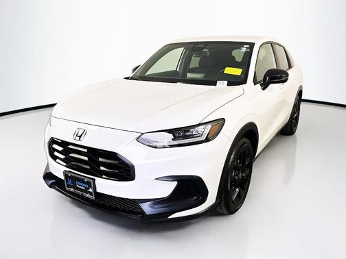 Platinum White Pearl 2024 Honda HR-V Sport