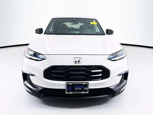 Platinum White Pearl 2024 Honda HR-V Sport