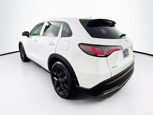 Platinum White Pearl 2024 Honda HR-V Sport