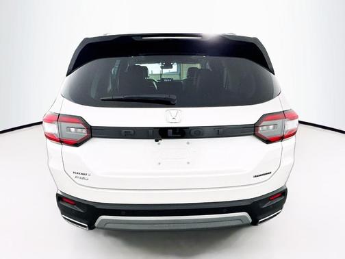 Platinum White Pearl 2023 Honda Pilot Touring