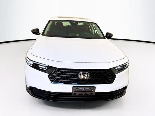 Platinum White Pearl 2025 Honda Accord SE