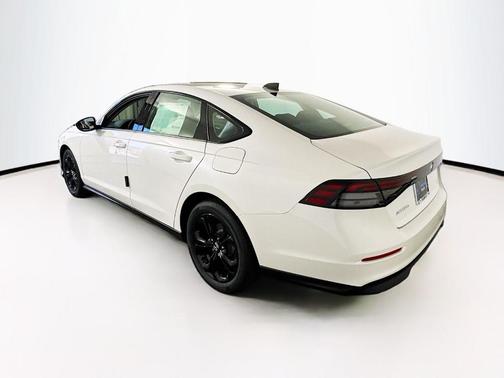 Platinum White Pearl 2025 Honda Accord SE