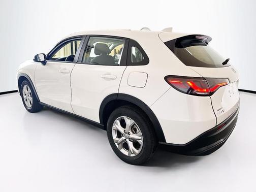 Platinum White Pearl 2025 Honda HR-V LX