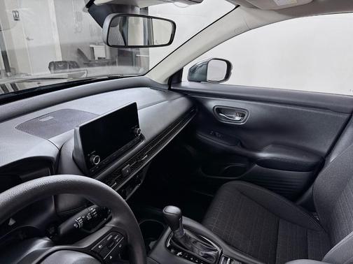 Crystal Black Pearl 2025 Honda HR-V LX