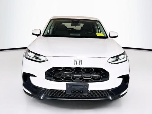 Platinum White Pearl 2025 Honda HR-V LX