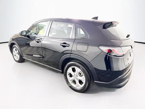 Crystal Black Pearl 2025 Honda HR-V LX