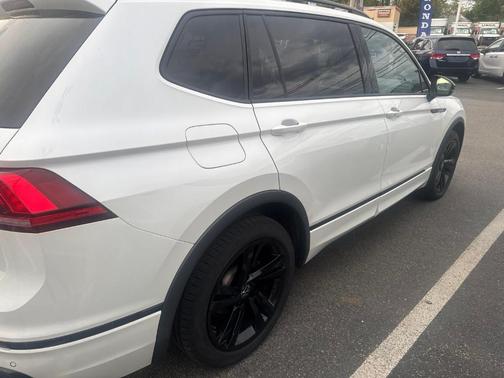 Opal White Pearl Effect 2024 Volkswagen Tiguan 2.0T SE R-Line Black
