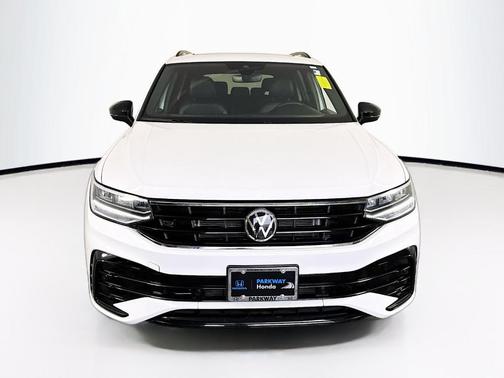 Opal White Pearl Effect 2024 Volkswagen Tiguan 2.0T SE R-Line Black