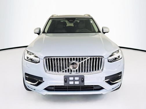 Metallic 2024 Volvo XC90 B6 Plus Bright Theme 6-Seater