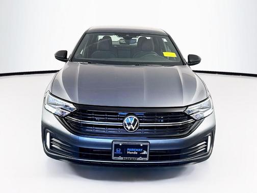 Platinum Gray Metallic 2023 Volkswagen Jetta 1.5T Sport