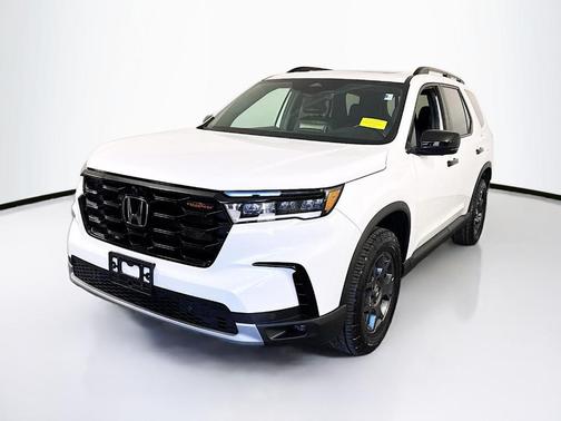 Platinum White Pearl 2023 Honda Pilot TrailSport