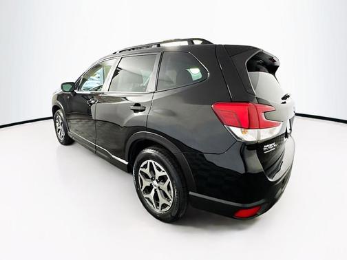 Crystal Black Silica 2023 Subaru Forester Premium