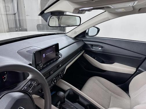 Platinum White Pearl 2023 Honda Accord EX