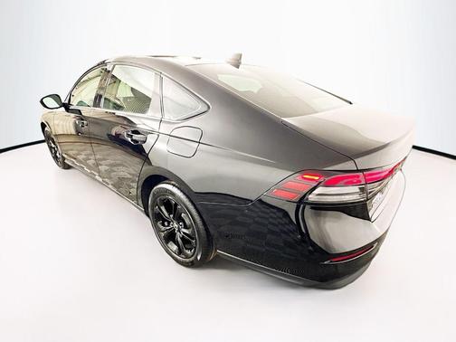 Urban Gray Pearl 2025 Honda Accord SE