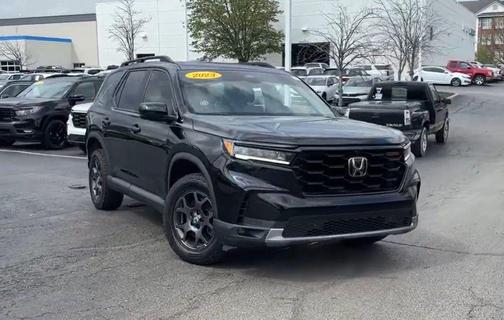 Crystal Black Pearl 2023 Honda Pilot TrailSport