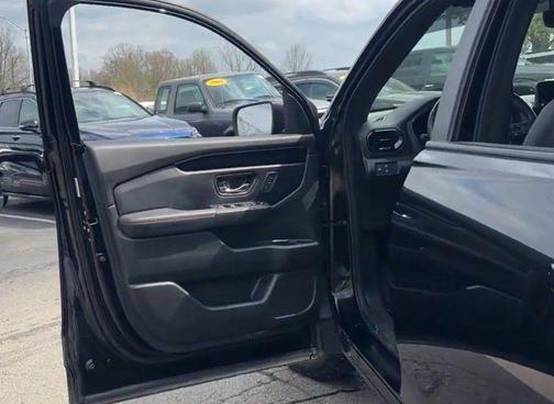 Crystal Black Pearl 2023 Honda Pilot TrailSport