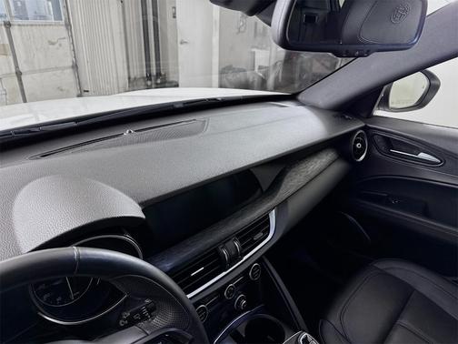 2022 Alfa Romeo Stelvio Sprint