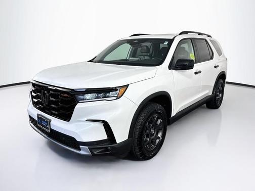Platinum White Pearl 2025 Honda Pilot TrailSport