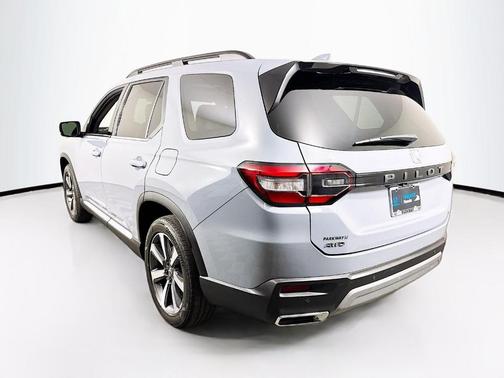 Sonic Gray Pearl 2023 Honda Pilot Elite