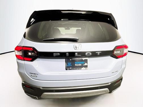 Sonic Gray Pearl 2023 Honda Pilot Elite