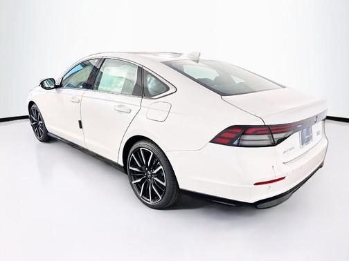 Platinum White Pearl 2023 Honda Accord Hybrid Touring