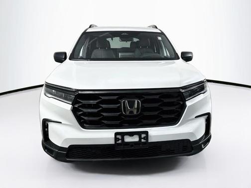 Platinum White Pearl 2023 Honda Pilot Sport