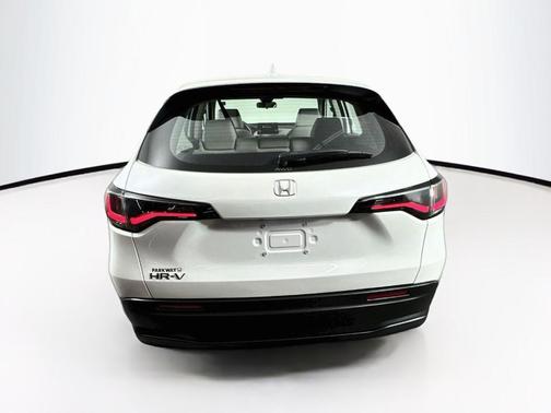 Platinum White Pearl 2023 Honda HR-V LX