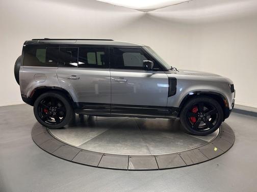 2023 Land Rover Defender 110 X-Dynamic SE