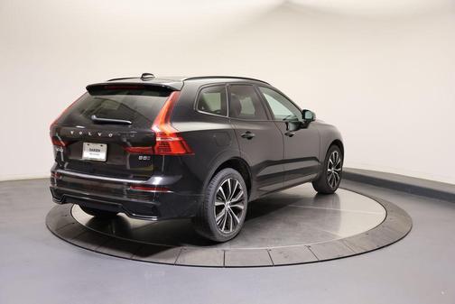 Onyx Black Metallic 2023 Volvo XC60 B5 Plus Dark Theme