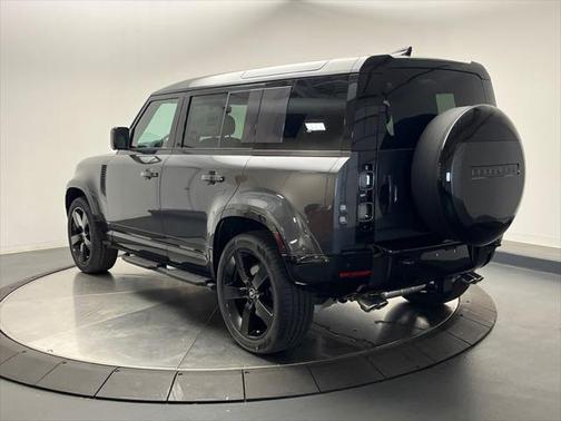 2025 Land Rover Defender 110 V8