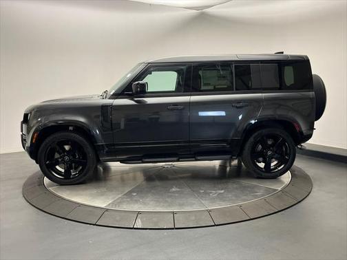 2025 Land Rover Defender 110 V8