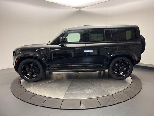 2025 Land Rover Defender 110 P400 X-Dynamic SE