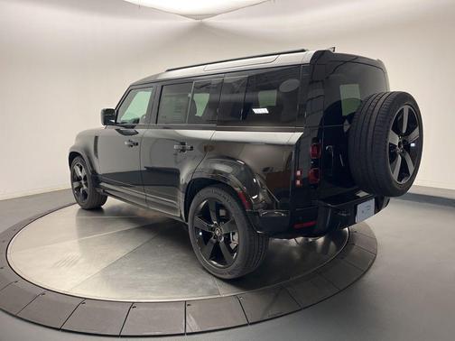 2025 Land Rover Defender 110 P400 X-Dynamic SE