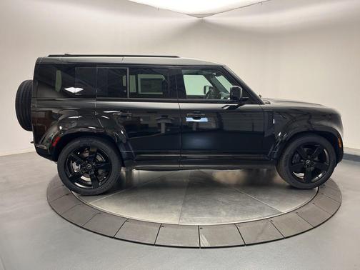 2025 Land Rover Defender 110 P400 X-Dynamic SE