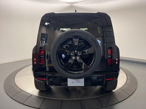 2025 Land Rover Defender 110 P400 X-Dynamic SE