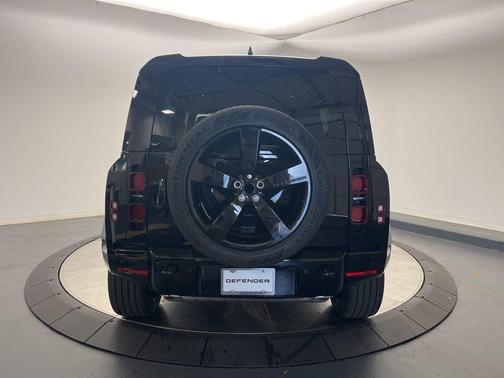 2025 Land Rover Defender 110 P400 X-Dynamic SE