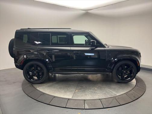 2025 Land Rover Defender 110 P400 X-Dynamic SE