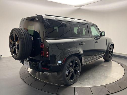 2025 Land Rover Defender 110 P400 X-Dynamic SE