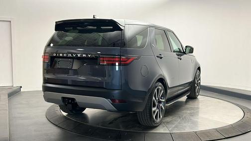 2025 Land Rover Discovery P300 S