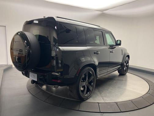 2026 Land Rover Defender X-Dynamic SE