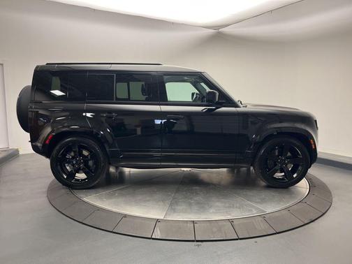 2026 Land Rover Defender X-Dynamic SE