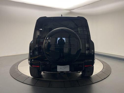 2026 Land Rover Defender X-Dynamic SE