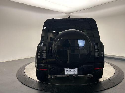 2024 Land Rover Defender 110 V8