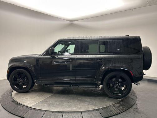 2024 Land Rover Defender 110 V8