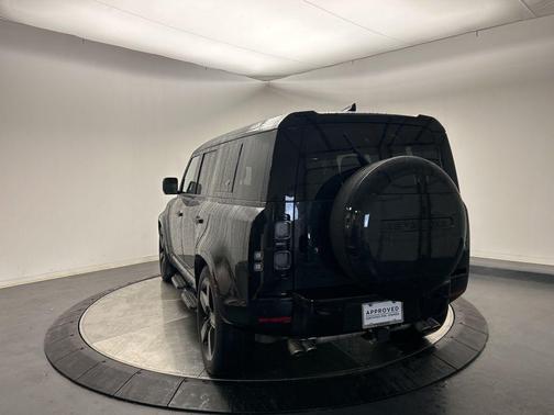 2024 Land Rover Defender 110 V8