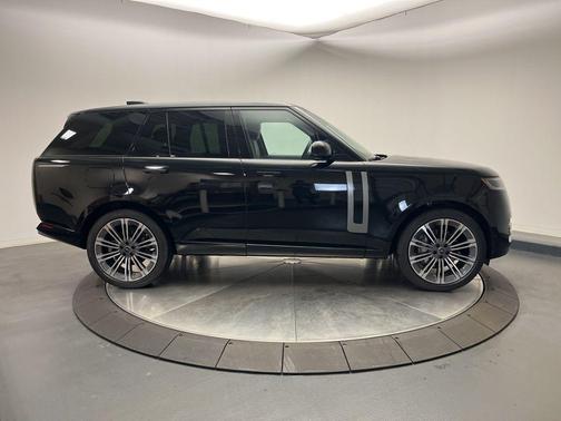 2025 Land Rover Range Rover P400 SE
